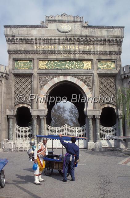 turquie istanbul 10.JPG - Porte de l'UniversitéIstanbul, Turquie